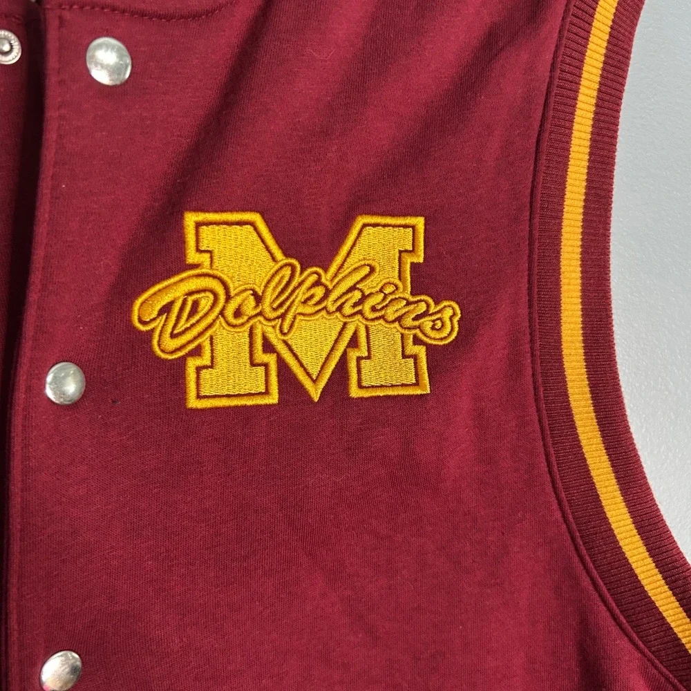 HM Divided Netflix Sex Education Moordale High Dolphins‎ Varsity Vest Burgundy M